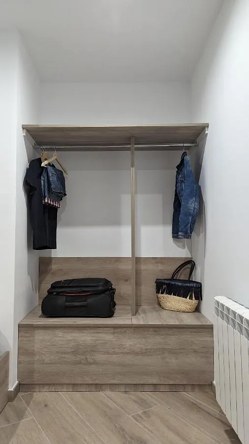 Hydros Apartment Ripoll 0*,