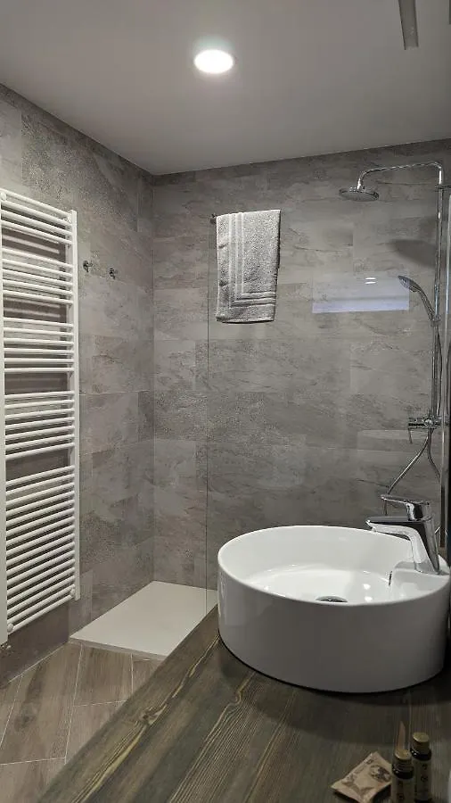 Hydros Apartment Ripoll 0*,